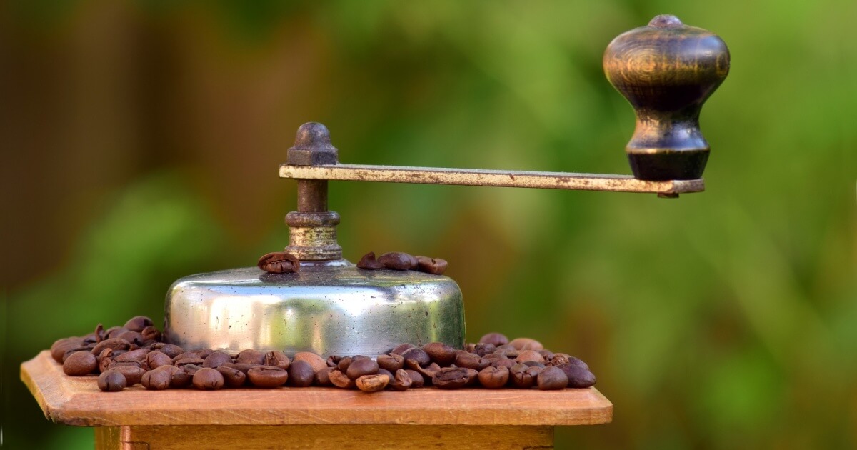 コーヒー豆の挽き方で味が決まる 種類とミルの正しい使い方を知ろう Coffeely