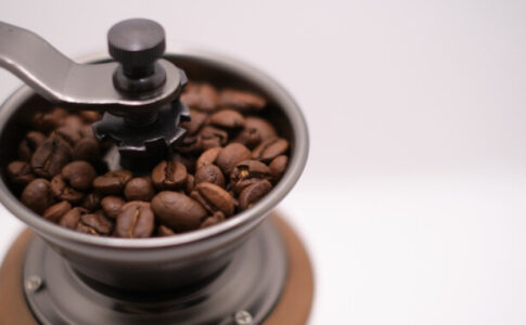 コーヒーミル（グラインダー）おすすめTOP20！初心者でもアウトドアでも使える手動・電動タイプ別ランキング